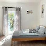 Quiet, Green, Relaxing Place - 3 Bedroom *